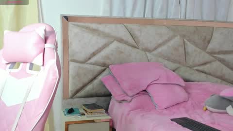 Snapshot of kendal_hot1 chatting on 10.23.25 Aleja3 online show from 10.23.25