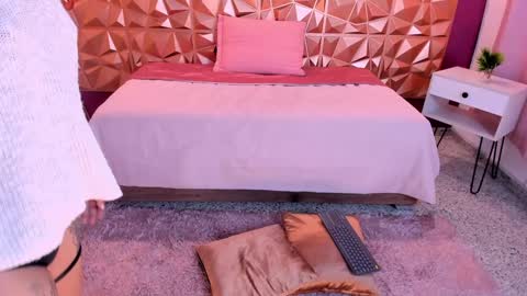 Kendall online show from 12.12.24