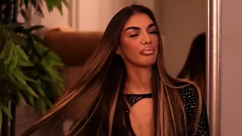 Kendal online show from 09.21.25