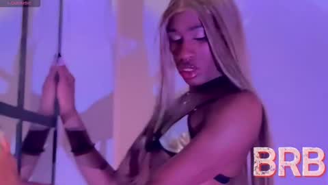 Snapshot of kendallgil_ chatting on 10.27.25 kendallgil_ online show from 10.27.25