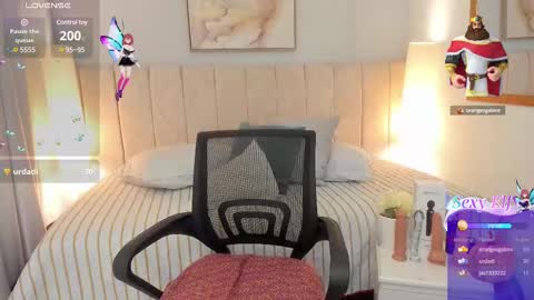 Snapshot of kendallqueenn chatting on 02.14.25 Kendall online show from 02.14.25