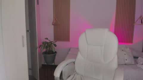 Kendall  online show from 09.22.25