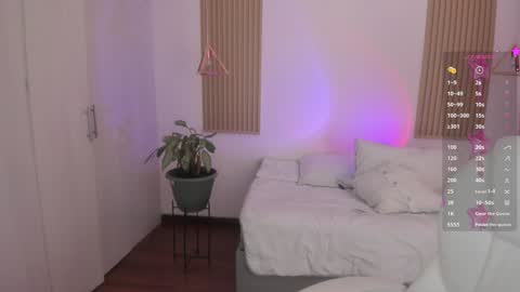 Kendall  online show from 09.23.25