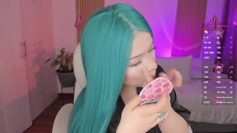 Kendall  online show from 10.19.25