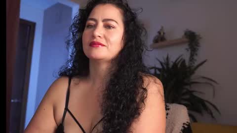 Snapshot of kendally_ chatting on 12.17.25 kendally_ online show from 12.17.25