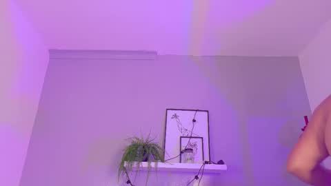 Snapshot of kendalmilleer chatting on 10.07.25   online show from 10.07.25