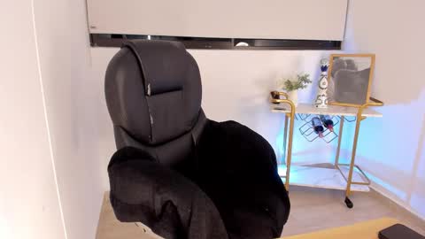 kendra  Benz online show from 11.26.25