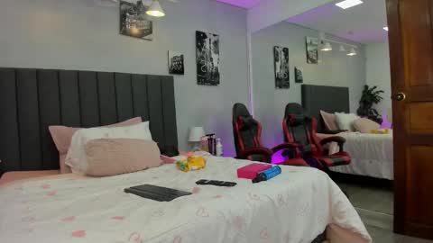 Kendra London online show from 03.20.26