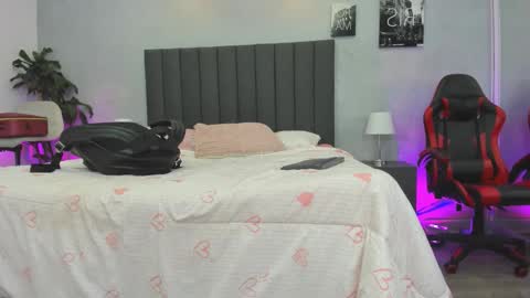 Kendra London online show from 03.23.26