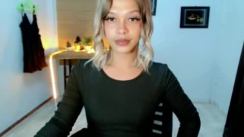 Snapshot of kendra_lunaxx chatting on 05.18.26 kendra_lunaxx online show from 05.18.26