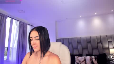 Snapshot of kendra_scoth chatting on 12.22.24 Kendra Scoth online show from 12.22.24