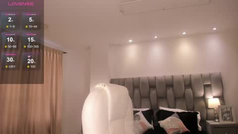 Snapshot of kendra_scoth chatting on 02.06.25 Kendra Scoth online show from 02.06.25