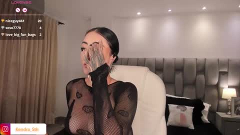 Snapshot of kendra_scoth chatting on 02.08.25 Kendra Scoth online show from 02.08.25