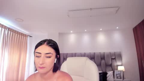 Snapshot of kendra_scoth chatting on 02.10.25 Kendra Scoth online show from 02.10.25