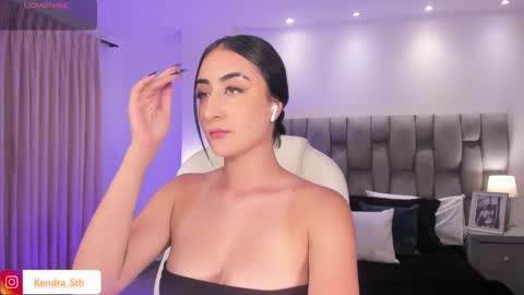 Snapshot of kendra_scoth chatting on 02.10.25 Kendra Scoth online show from 02.10.25