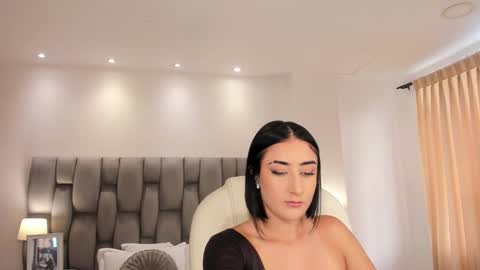 Snapshot of kendra_scoth chatting on 02.13.25 Kendra Scoth online show from 02.13.25