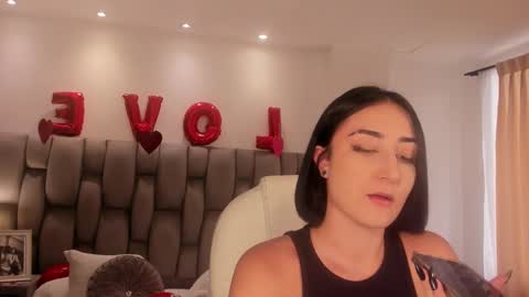 Snapshot of kendra_scoth chatting on 02.15.25 Kendra Scoth online show from 02.15.25