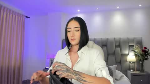 Snapshot of kendra_scoth chatting on 02.18.25 Kendra Scoth online show from 02.18.25