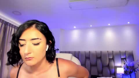 Snapshot of kendra_scoth chatting on 03.02.25 Kendra Scoth online show from 03.02.25