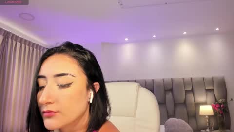 Snapshot of kendra_scoth chatting on 03.12.25 Kendra Scoth online show from 03.12.25