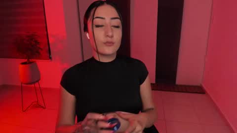 Snapshot of kendra_scoth chatting on 09.19.25 Kendra Scoth online show from 09.19.25