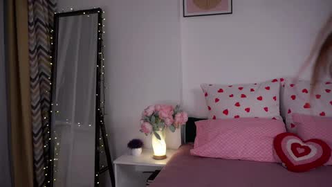 Kira online show from 04.14.26