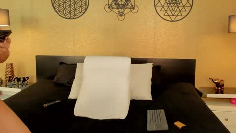 Snapshot of kendraleroy chatting on 12.29.24 KENDRA online show from 12.29.24