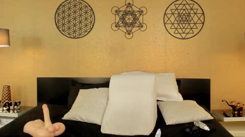 Snapshot of kendraleroy chatting on 01.07.25 KENDRA online show from 01.07.25