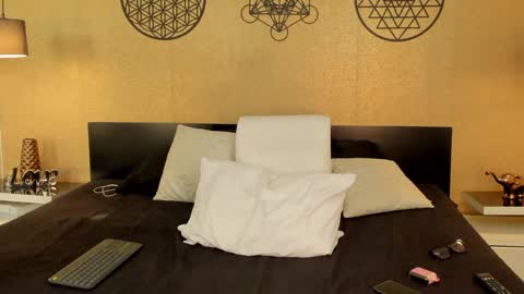 Snapshot of kendraleroy chatting on 01.12.25 KENDRA online show from 01.12.25