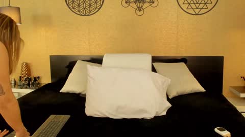 Snapshot of kendraleroy chatting on 01.25.25 KENDRA online show from 01.25.25