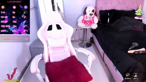 Snapshot of kenia_thompson01 chatting on 12.20.24 01 online show from 12.20.24