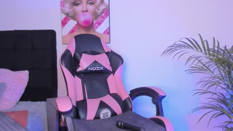  01  online show from 10.13.25