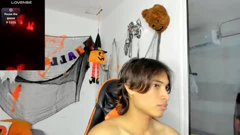 Snapshot of kenshi_roa chatting on 10.24.25 kenshi_roa online show from 10.24.25