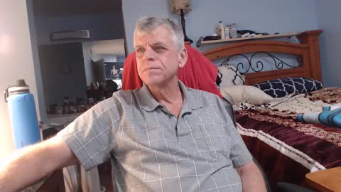 Snapshot of kent_ham chatting on 12.31.24 kent_ham online show from 12.31.24