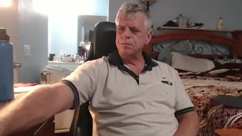 Snapshot of kent_ham chatting on 09.10.25 kent_ham online show from 09.10.25