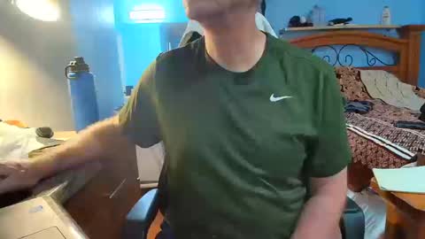 Snapshot of kent_ham chatting on 10.10.25 kent_ham online show from 10.10.25