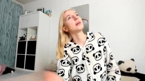 Kenzie online show from 10.08.25