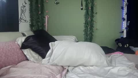kenziekitten1 online show from 09.15.25