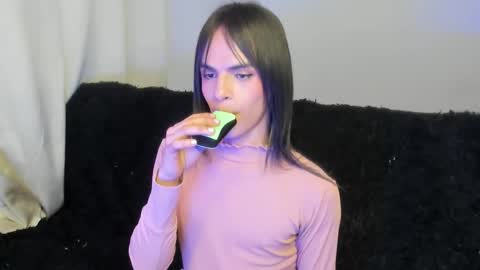 Snapshot of kerly_monroe chatting on 11.26.25 Kerly online show from 11.26.25