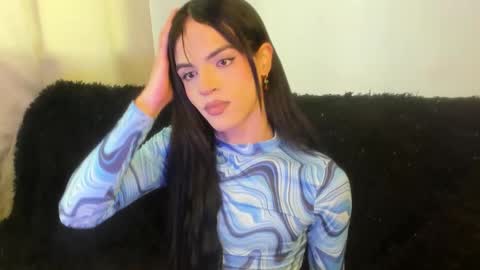 Snapshot of kerly_monroe chatting on 12.17.25 Kerly online show from 12.17.25