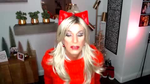 Snapshot of kerrytmilf chatting on 12.15.24 Kerry Wright online show from 12.15.24