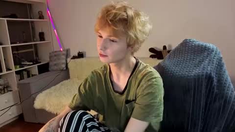 Snapshot of kessy_white chatting on 09.12.25 Kessy online show from 09.12.25