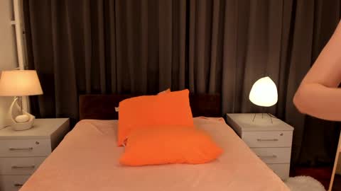kettyIm a simple girl who likes gifts Lovense is activeThere are legends that in this room all your wish can come true online show from 12.04.24