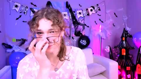 kevi here online show from 10.22.25