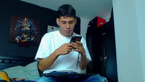 Snapshot of kevin_marlon chatting on 03.06.25 Kevin  y marlon online show from 03.06.25