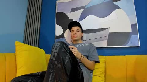 Snapshot of kevinn_blue chatting on 09.13.25 Sexy  Hot Kevin online show from 09.13.25