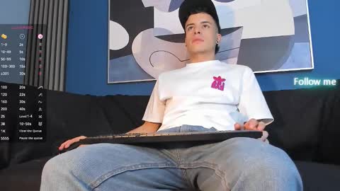 Snapshot of kevinn_blue chatting on 09.21.25 Sexy  Hot Kevin online show from 09.21.25