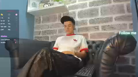 Snapshot of kevinn_blue chatting on 09.23.25 Sexy  Hot Kevin online show from 09.23.25