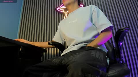 Snapshot of kevinn_blue chatting on 10.22.25 Sexy  Hot Kevin online show from 10.22.25