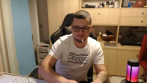Snapshot of kevinnlovely chatting on 10.20.25 Kevinn online show from 10.20.25